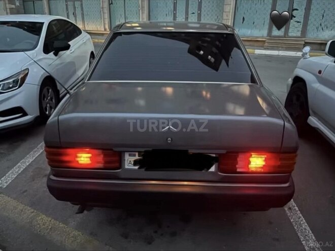 Mercedes 190-8