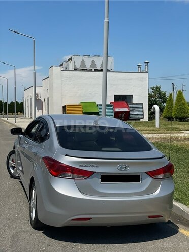 Hyundai Elantra-7