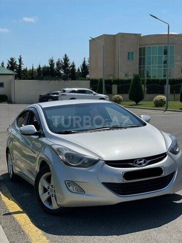 Hyundai Elantra-8