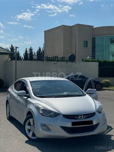 Hyundai Elantra-1