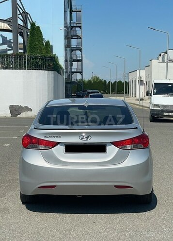 Hyundai Elantra-2