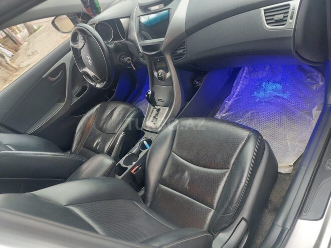 Hyundai Elantra-3