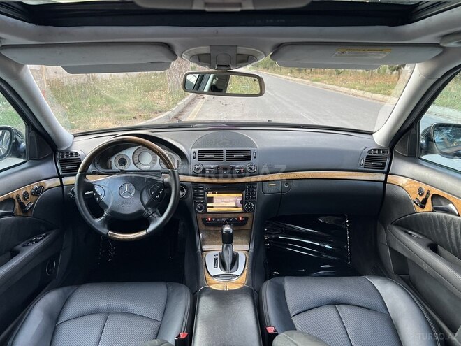 Mercedes E 240-13