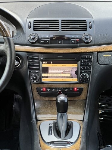 Mercedes E 240-17