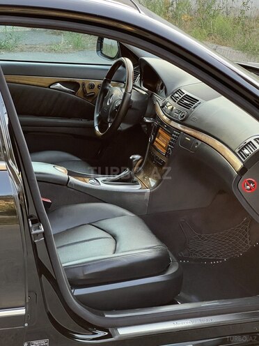 Mercedes E 240-16