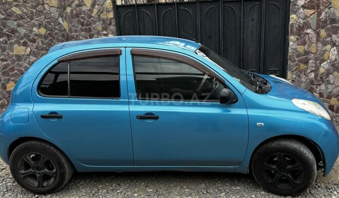 Nissan March-3