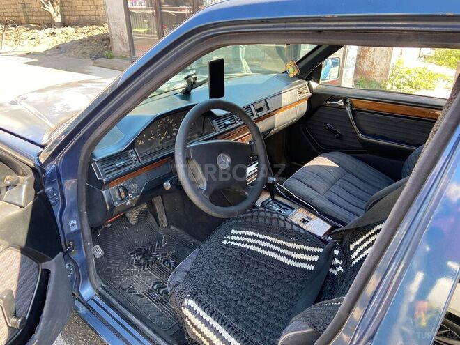 Mercedes 230 E-4