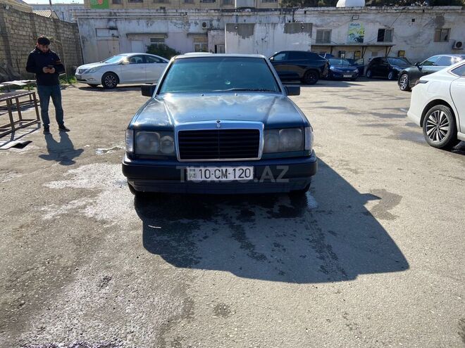 Mercedes 230 E-1