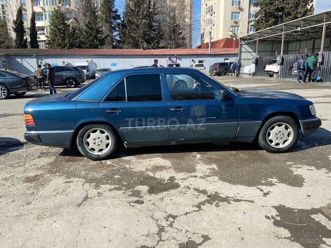 Mercedes 230 E-3