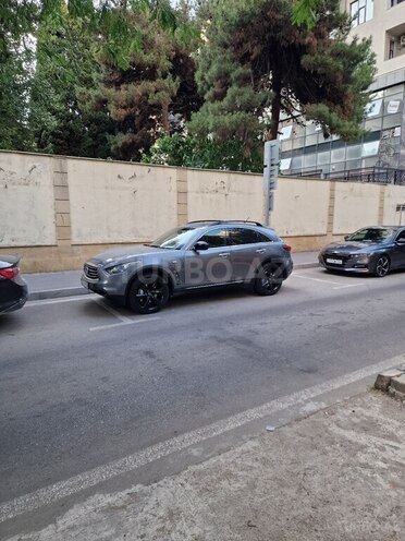 Infiniti QX70S-6
