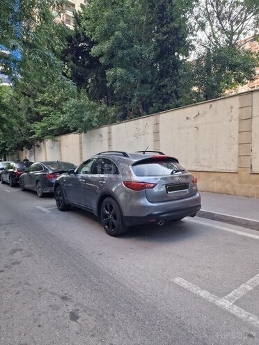 Infiniti QX70S-4