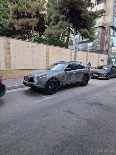 Infiniti QX70S-5