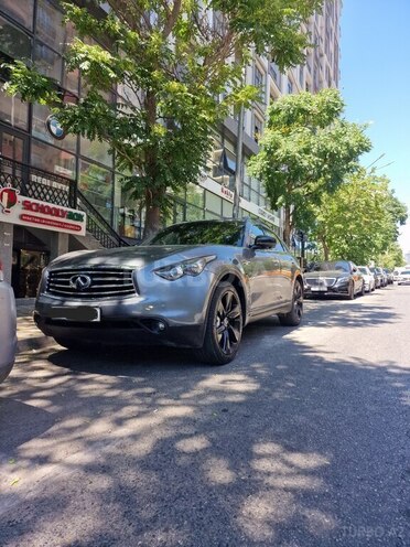 Infiniti QX70S-8