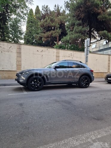 Infiniti QX70S-7