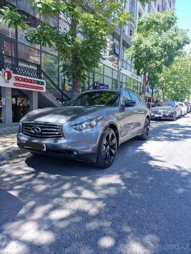 Infiniti QX70S-1