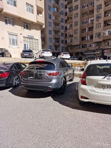 Infiniti QX70S-11