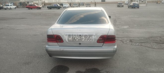 Mercedes E 220-2