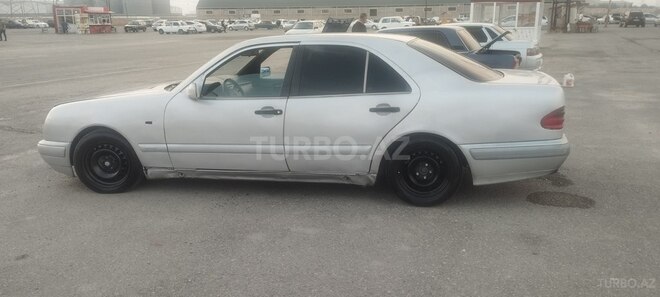 Mercedes E 220-3