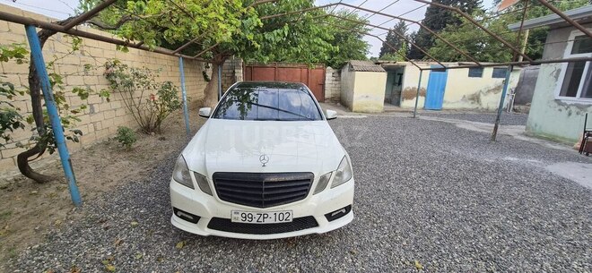 Mercedes E 350 4MATIC-1