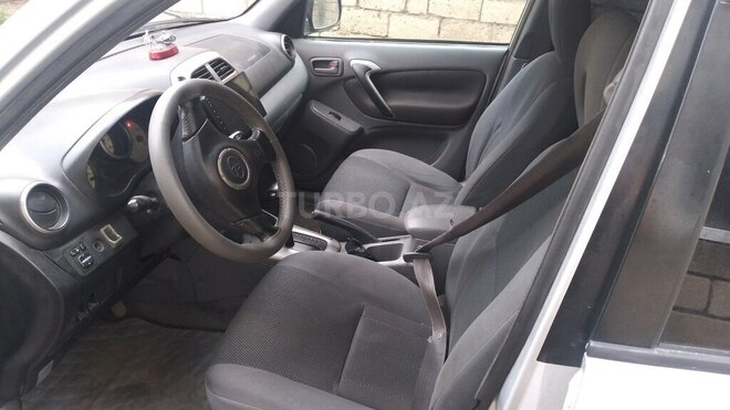 Toyota RAV4-4