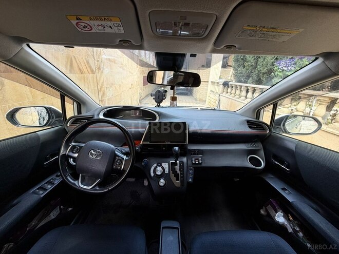 Toyota Sienta-5