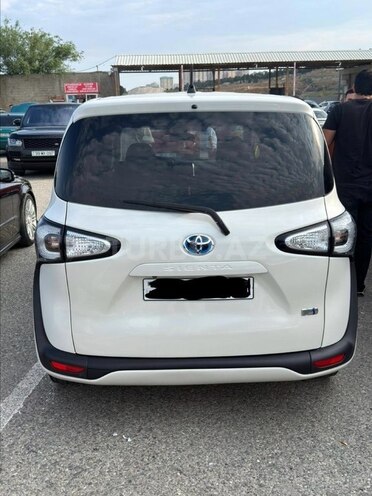Toyota Sienta-3