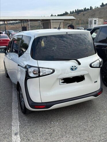 Toyota Sienta-4