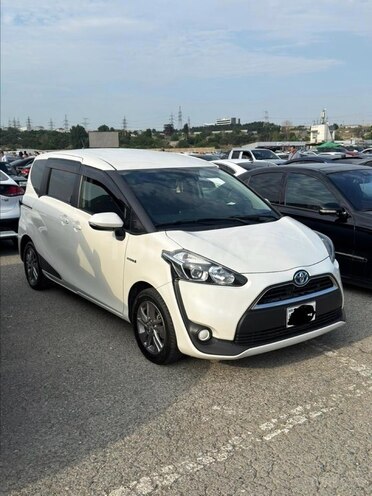 Toyota Sienta-1