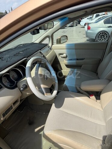 Nissan Tiida-6