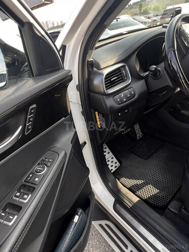 Kia Sorento-8