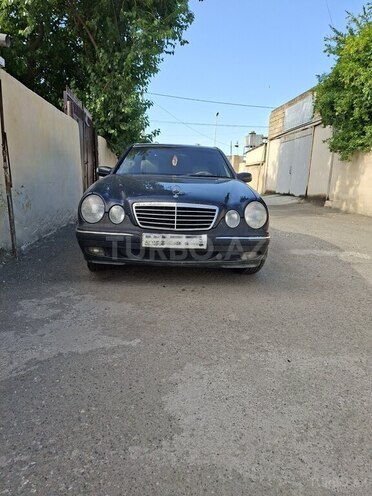 Mercedes E 220-1