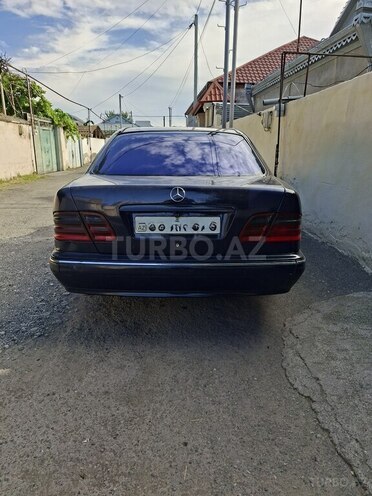 Mercedes E 220-2
