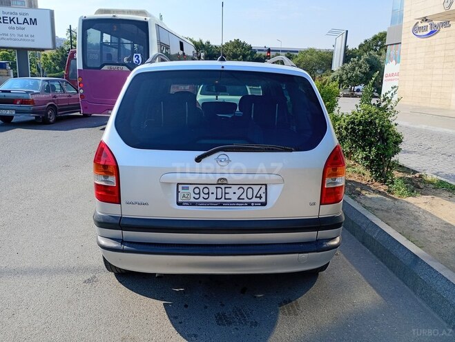 Opel Zafira-8
