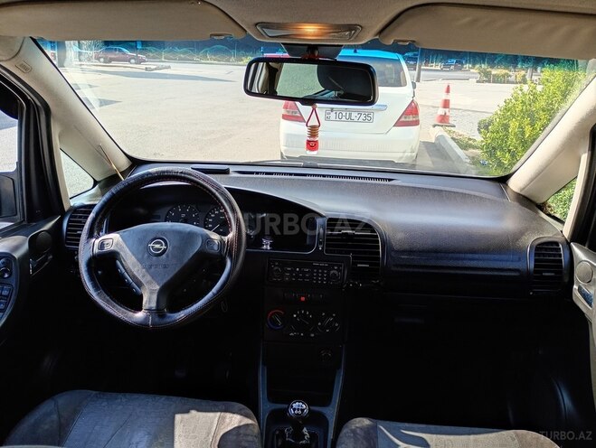 Opel Zafira-5