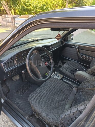 Mercedes 190-4
