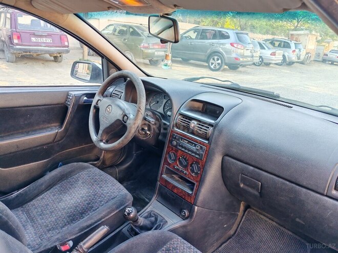Opel Astra-11