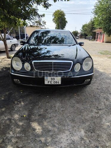 Mercedes E 240-1