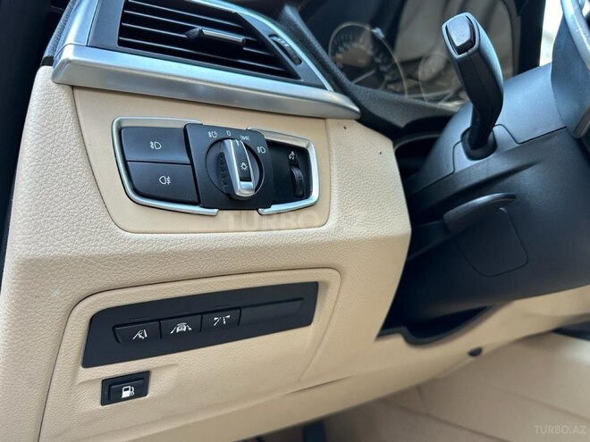BMW 330e-17