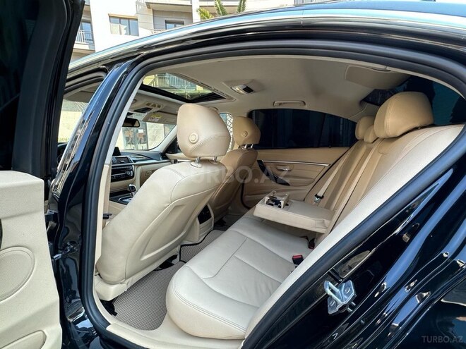 BMW 330e-15