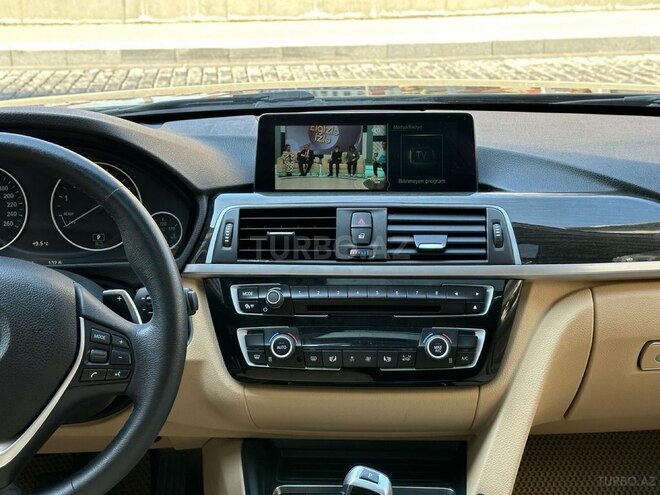 BMW 330e-13