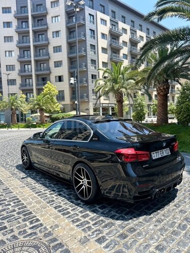 BMW 330e-7