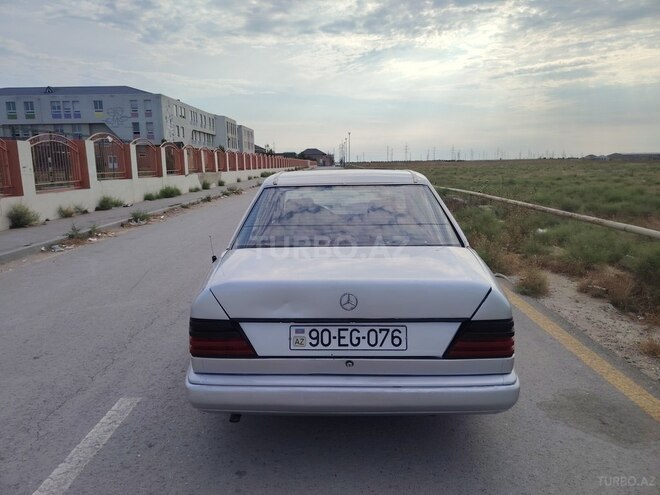 Mercedes 200 E-2