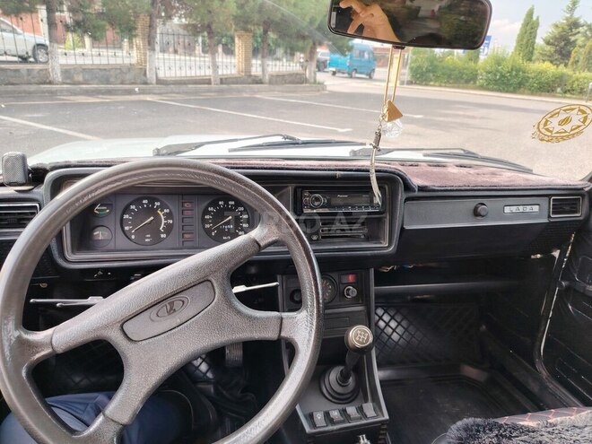 LADA (VAZ) 2107-2