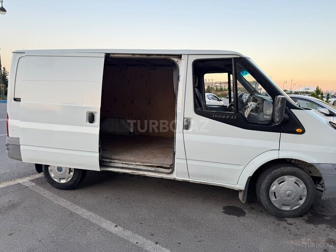 Ford Transit-5