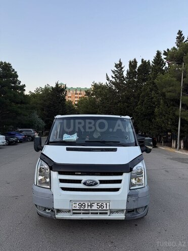 Ford Transit-10