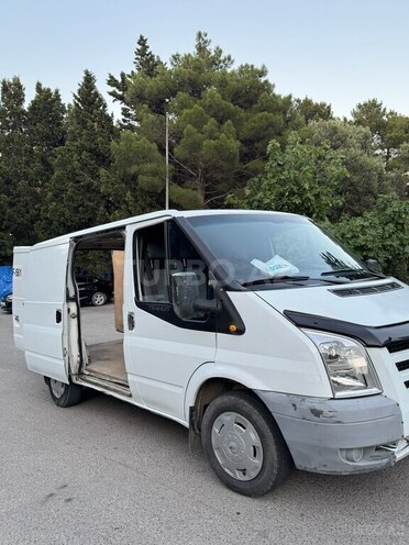 Ford Transit-9