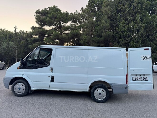 Ford Transit-11