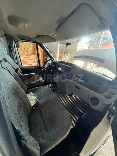 Ford Transit-8