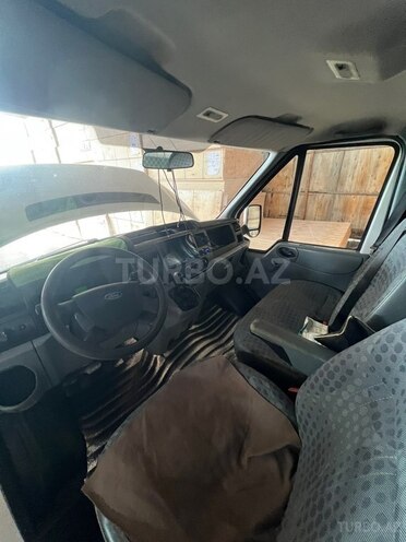 Ford Transit-10