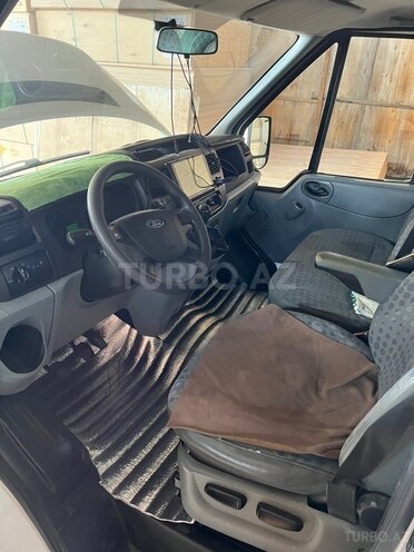 Ford Transit-7